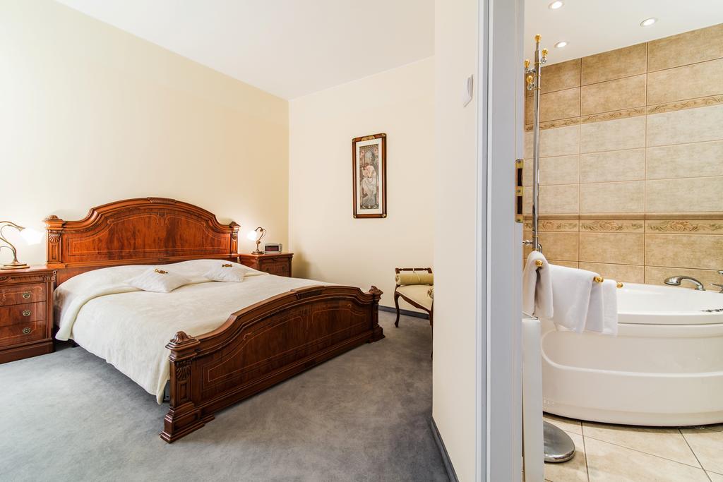 Hotel Komeda Ostrow Wielkopolski Room photo